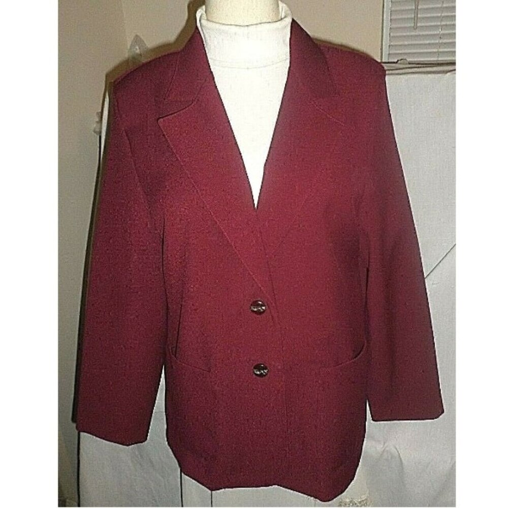 NIKKI deep cranberry 2-button 2-pocket padded career blazer. Sz M